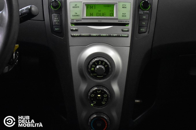 TOYOTA Yaris 1.0 5 porte